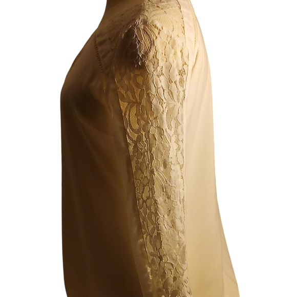 Express- Cream Colored Top, Lace Shoulders, Arms & Trim. 3/4 Sleeves, Size M - Picture 11 of 14
